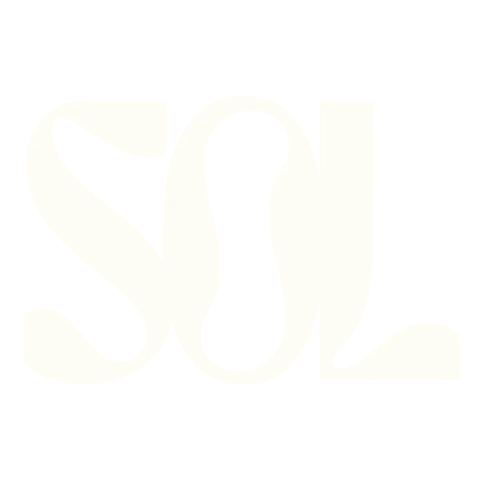 Logotipo de SOL Marketing Agency en blanco